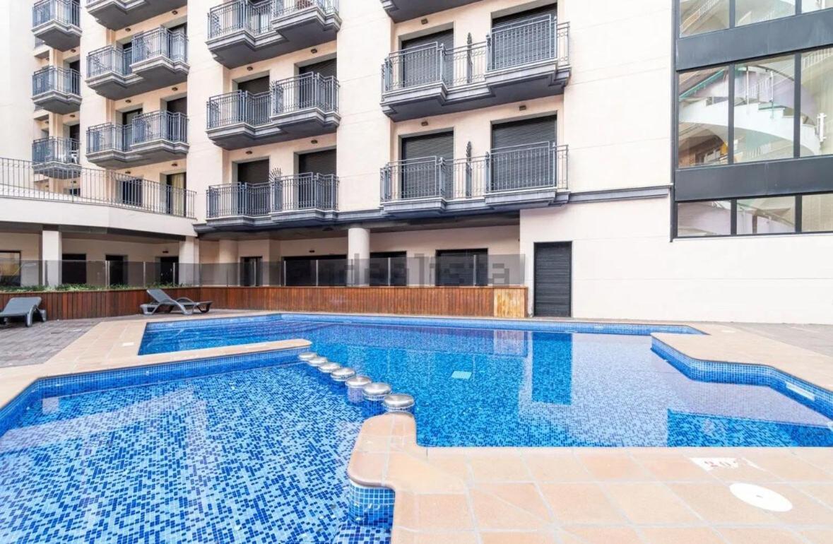 Cozy With Swimming Pool